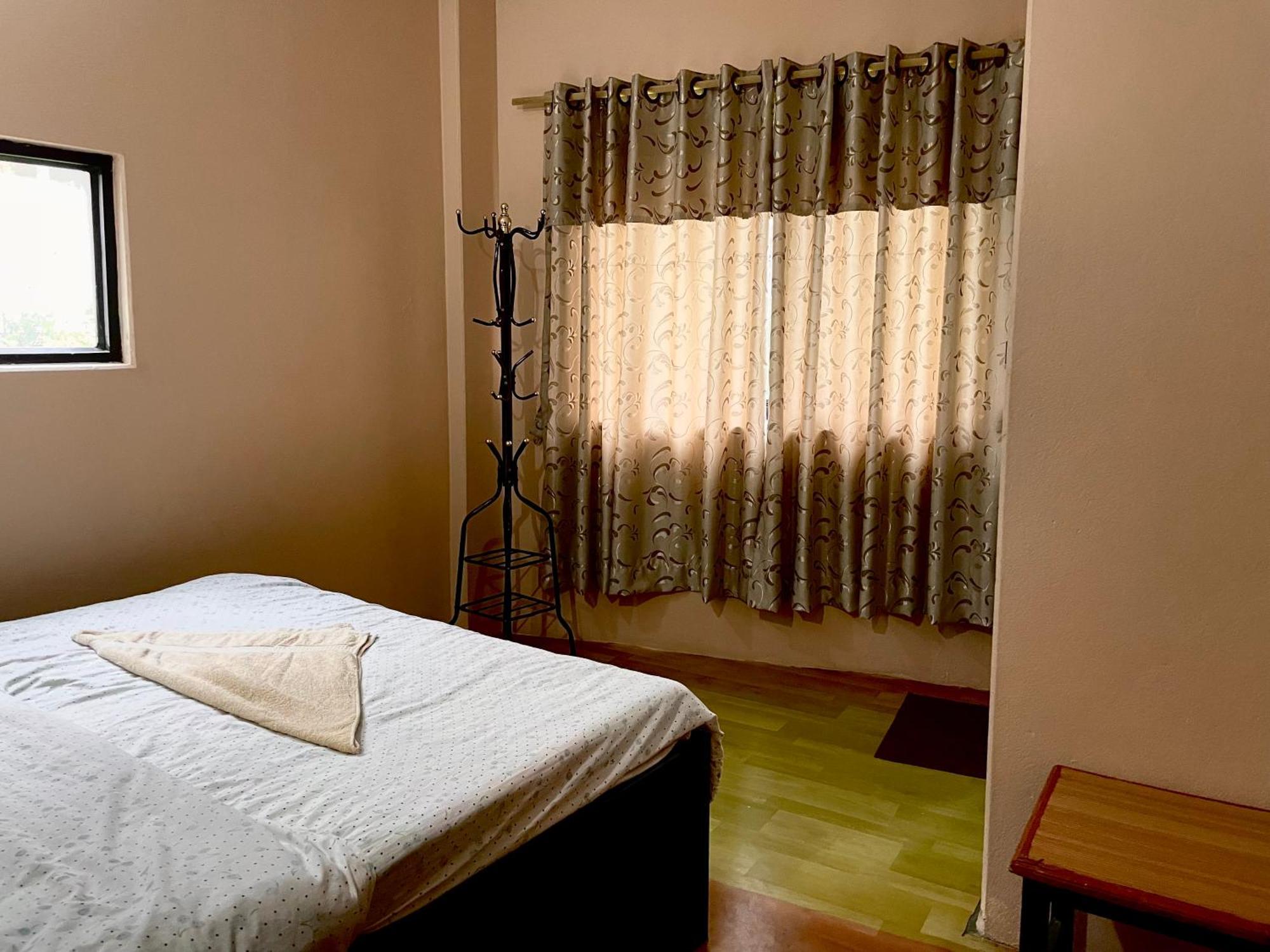 Yuriko Guest House Покхара Екстер'єр фото