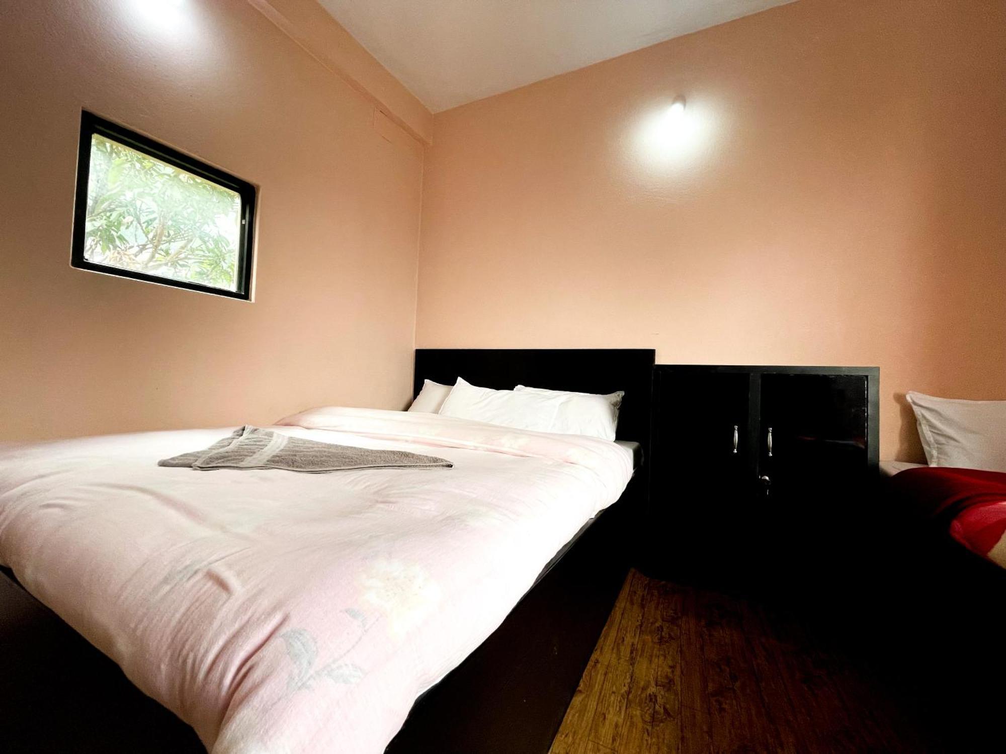 Yuriko Guest House Покхара Екстер'єр фото